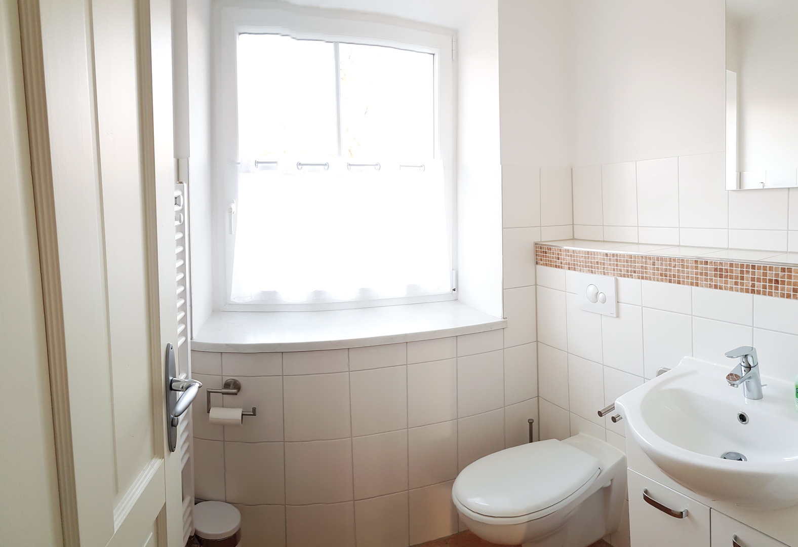 2. WC mit Waschbecken